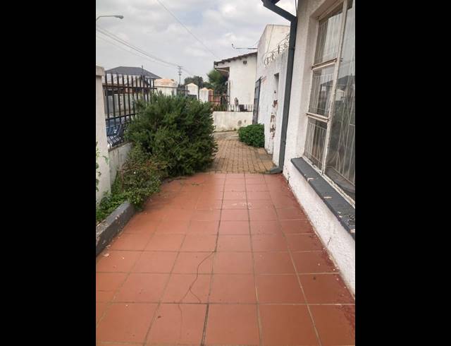3 BEDROOM HOUSE FOR SALE IN BEZUIDENHOUT VALLEY